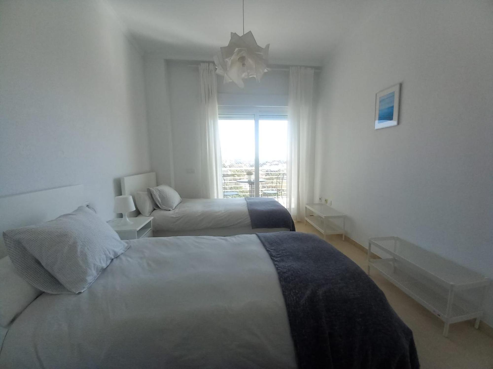 Amplio, Luminoso Y Moderno Apartamento Con Amplia Terraza Y Hermosas Vistas En Exclusiva Urbanizacion เบนัลมาเดนา ภายนอก รูปภาพ